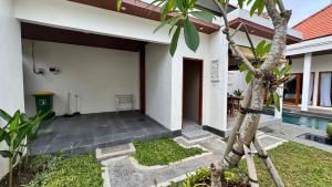 New villa with pool near the beaches