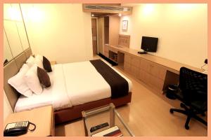 Hotel Royal Banarasia Palace - Near Shree Kashi Vishwanath Temple # Vidyapeeth Road # Free Wi-Fi & Parking and Room Services # Fully Air Conditioning Rooms # Best Family Stay Hotel In Varanasi City