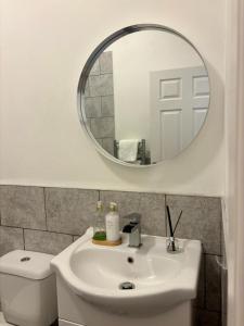 Modern & Spacious 2-bed flat - Central Cardiff - Fast Wifi - Long & Short Stay