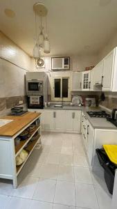 شقه مفروشه بالكامل و نظيفه