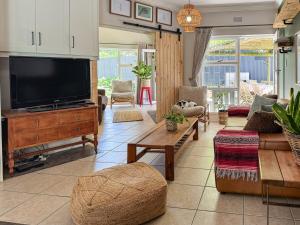 Spacious Holiday house with swimming pool