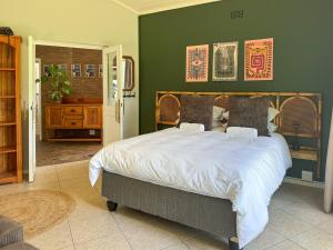 Spacious Holiday house with swimming pool