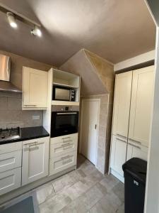 Furnished 2 bedroom house in Headington
