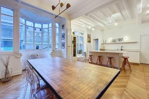 Large 170 m Family Apartment near Montparnasse