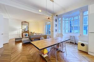 Large 170 m Family Apartment near Montparnasse