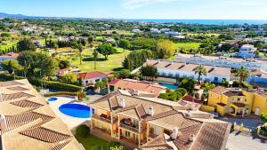 Casa Antonius, Sun & Pool Balaia Home by BeCherish