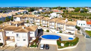 Casa Antonius, Sun & Pool Balaia Home by BeCherish