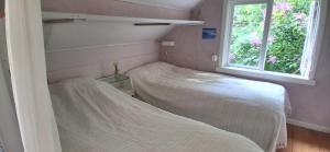 Charming house with kayaks, 300m from the sea on Orust SE09139