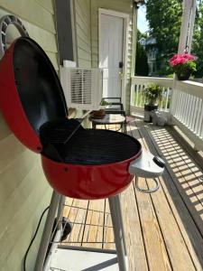 Boston cozy studio walk to train and buses in good neighborhood