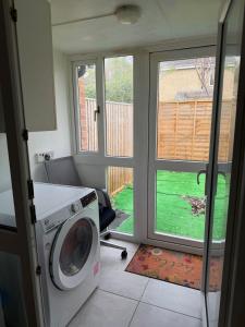 Entire 2 bedroom house in Headington