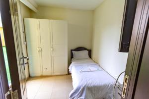 Budget Rooms With Private Bathroom for girls only in Dubai, Marina