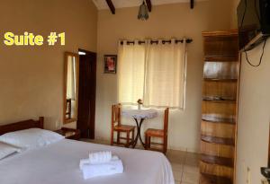 Hostal Landivar - A media cuadra de la plaza