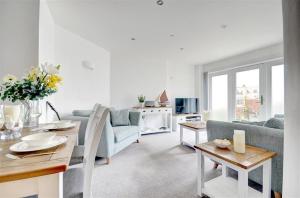 2 Bed in Whitby oc-w062