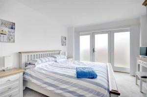 2 Bed in Whitby oc-w062