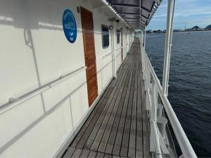 Dancing Wave Luxury Liveaboard Yacht