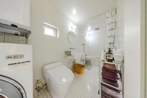 Antiques Nagoya Station East -アンティークス名古屋駅東-