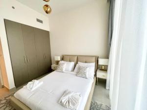 3 BR & Maid Room in Forte Downtown Close to Dubai Mall and Burj Khalifa