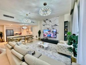 3 BR & Maid Room in Forte Downtown Close to Dubai Mall and Burj Khalifa