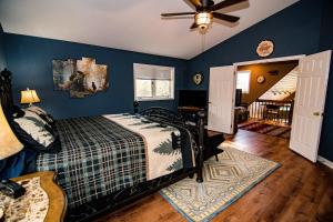 Spring Sale! Adventures Await! Hot tub-Fire Pit! Book Now!