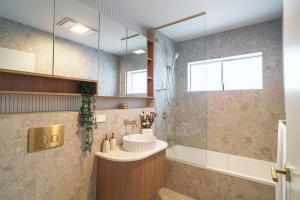 Brand New 4BR 3BA Luxury Smart Home Modern Design 6 park road