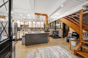 Sasquatch Sanctuary | Hot Tub, Pond, Mountain View