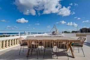 Villa Amora City Sky Line Views and Billiards Room by Haven and Keys Malta