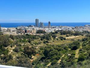 Villa Amora City Sky Line Views and Billiards Room by Haven and Keys Malta