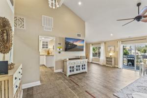 Walk to the beach and Ole Hanson Casino Wedding Venues