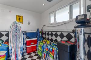 Bright 3BR Beach Condo Near Casino and Ole Hanson