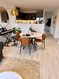 Host My Nest - 2-Bed Flat - Balcony Views