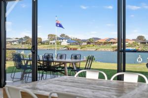 The Pavilion on Wentworth - A Tranquil Lagoon Escape