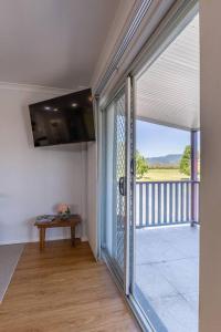 Central Chic- Beautifully appointed townhouse