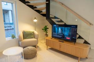 Brand new, stylish house, sauna, parking