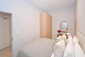 Stylish Slick 2239 Two Bedroom In Circa Illovo