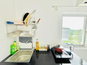 I RiverSide 304B I Compact & Quiet Studio w Kitchen