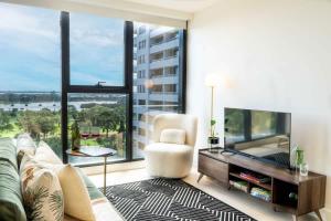 The Elegant Green Suite - City & Albert Park Views
