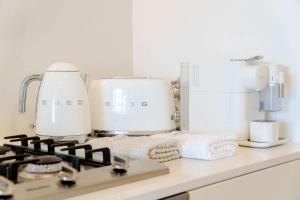 The Elegant Green Suite - City & Albert Park Views