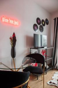 Wyjątkowy apartament z prysznicem pośrodku na wyjątkowe wieczory