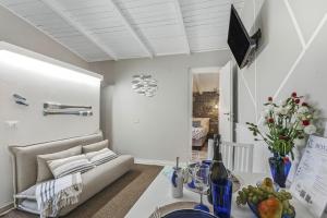 La Casa Fra gli Ulivi luxury apartments with pool near Cinque Terre and Tuscany