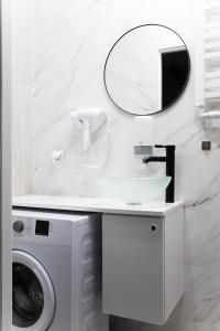 Nowoczesny apartament GLAMOUR Łódź z prysznicem pośrodku