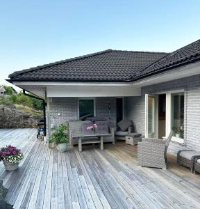 Modern villa with sea view in Svanesund SE09101