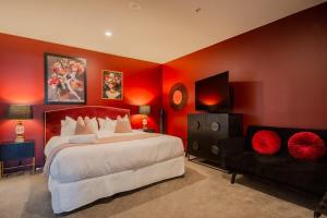 Safari in City 2BR Penthouse with Patio & Spa