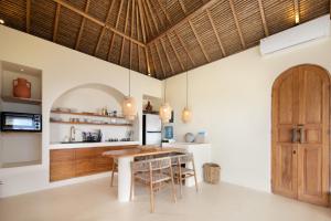 Sea-View Cliff Villa - Private Pool - 5min to Kuta