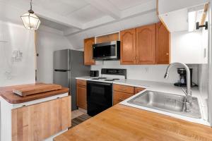 Sweeping Water Views Walk to Town Outdoor Shower