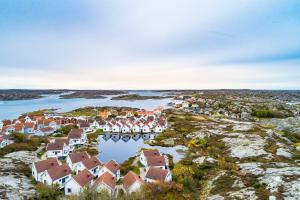 Cozy cottage on beautiful Rossö, Orust SE09130