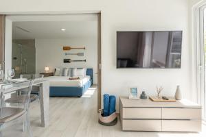 Seaside Luxury 1BDR Condo Paseo Playa Coral D-306
