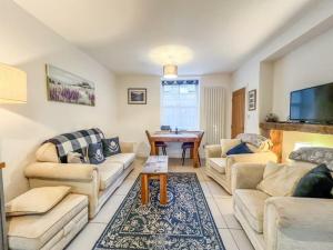 Spacious, luxury, terrace cottage with hot tub