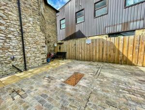 Spacious, luxury, terrace cottage with hot tub