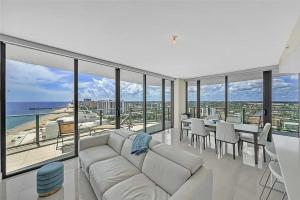 Modern Three-Bedroom Beachside Retreat With Panoramic Views