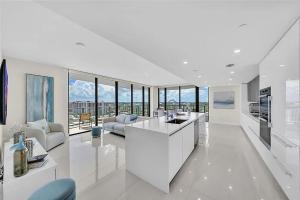 Modern Three-Bedroom Beachside Retreat With Panoramic Views